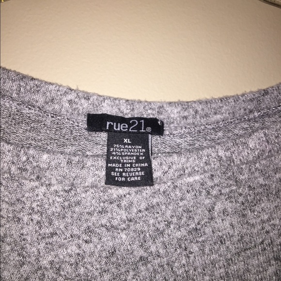 🍁🛍🌫Rue21 Gray Soft Knit Fleece Sweater🌫 - Picture 2 of 3